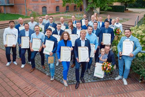 29 Meisterinnen & Meister der Fachrichtung Garten- und Landschaftsbau feiern ihren Abschluss: Meisterbriefverleihung in Hannover-Ahlem am 21. September